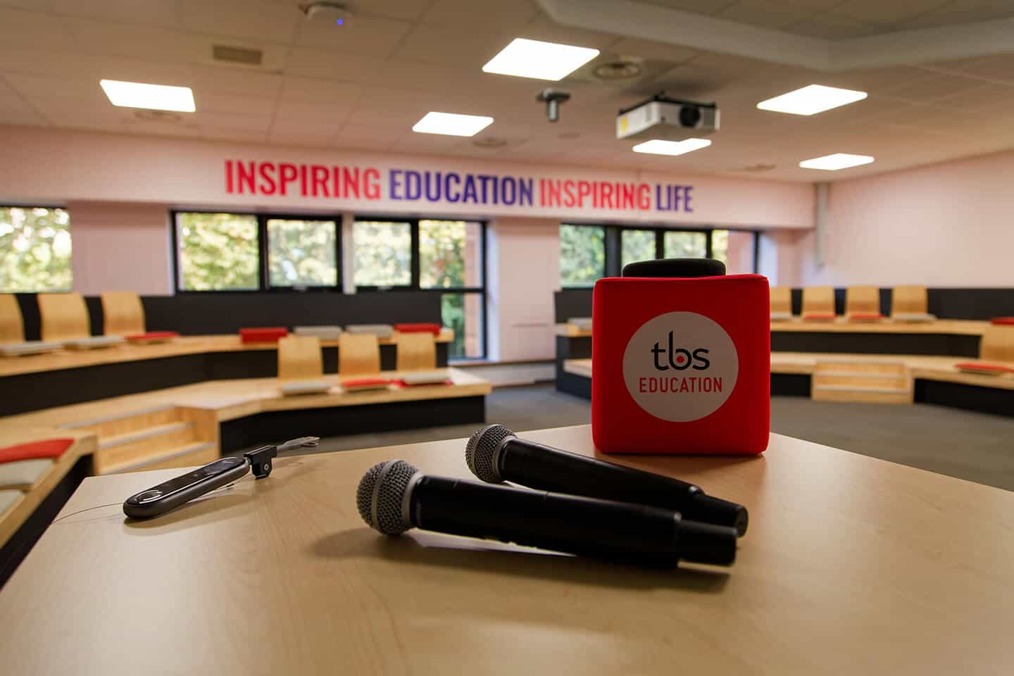 tbs-education-nouveaux-espaces-sept-2024-l-agora-3.jpg